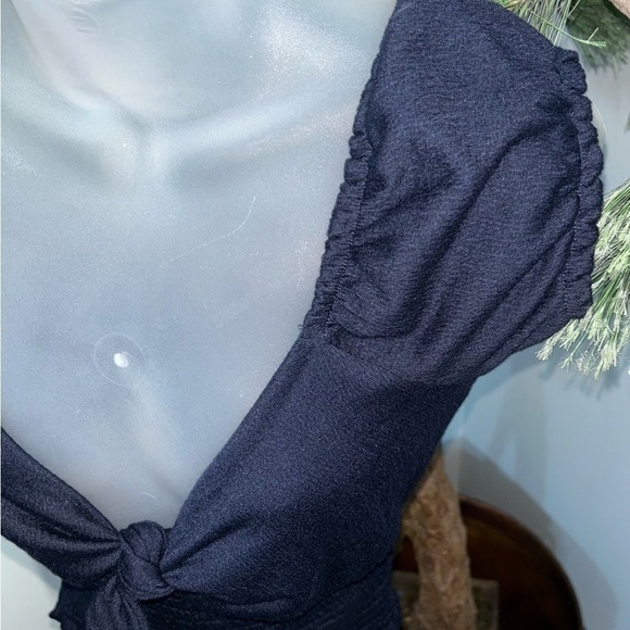 ACTIVE USA Women’s Summer Top Size Small Navy Blue knot In Front Very GUC - Picture 3 of 8